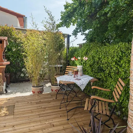 Amazing In With Kitchen Apartment *